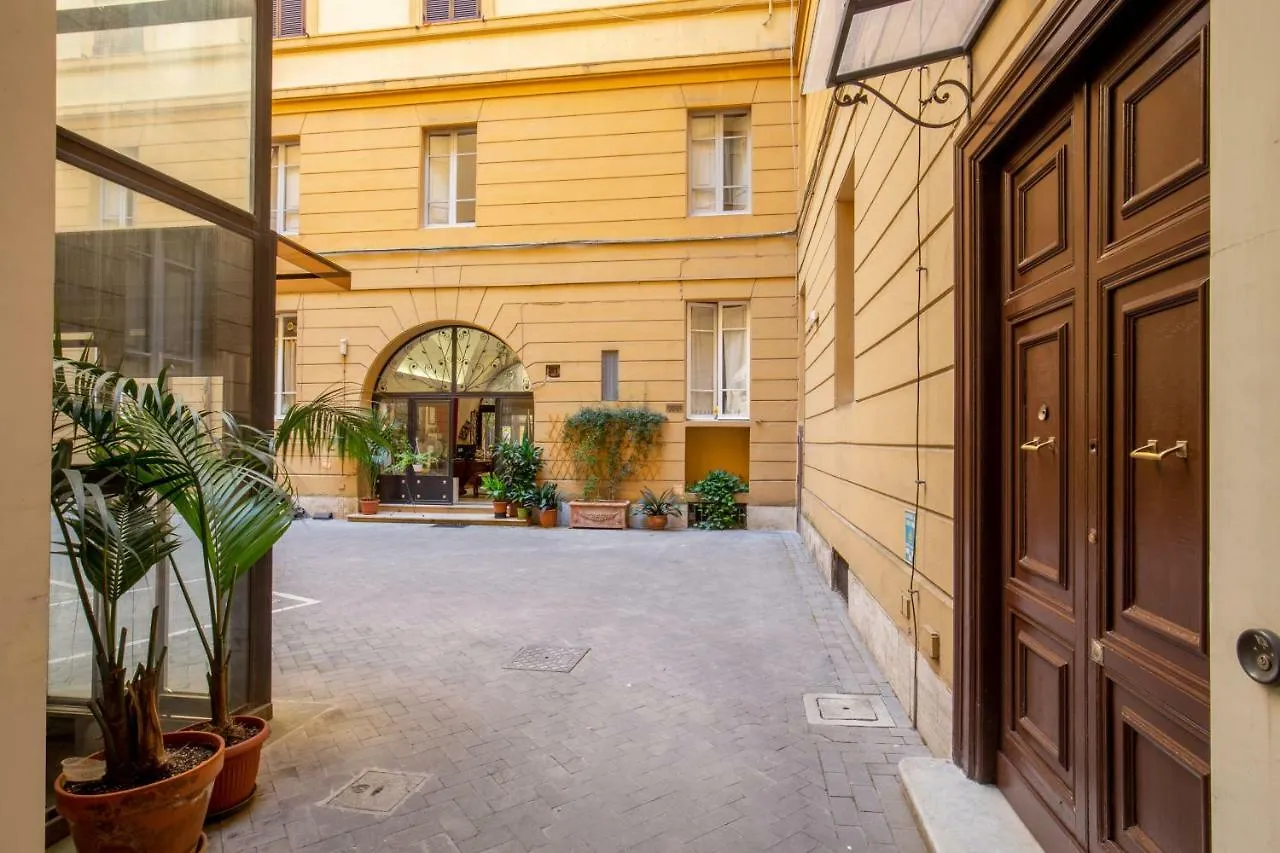 Courtyard Rome Suite